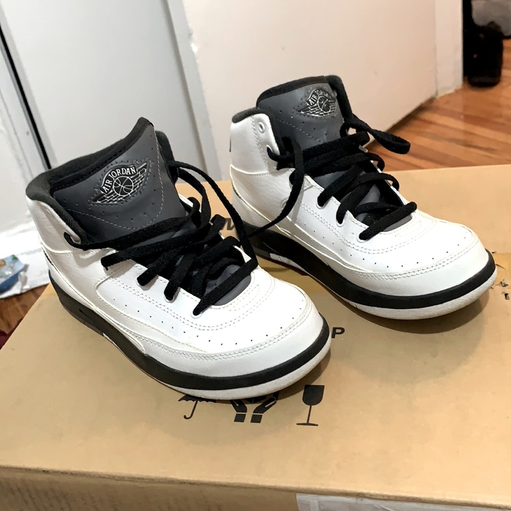 KIDS JORDANS SIZE 3